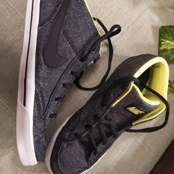 Kid's NIKE Canvas Grey Sneakers - Size 6.5Y - Picture 1 of 6